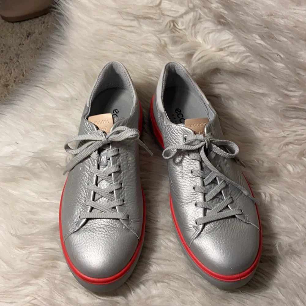 Like new Ecco hydromax silver  leather golf shoes